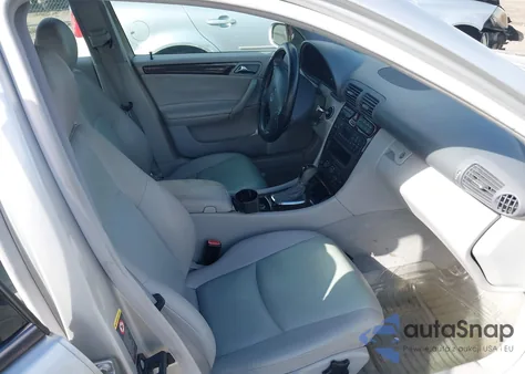 2004 Mercedes-Benz C 240 4Matic из США, поврежденный, VIN WDBRF81J14F543189